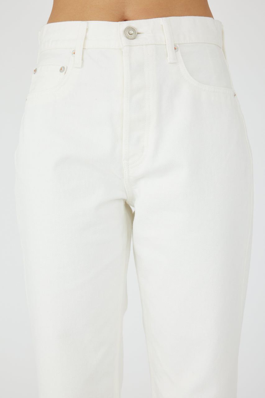 Moussy Vintage Kelley Crop busted outlet knee, distressed white Jeans.