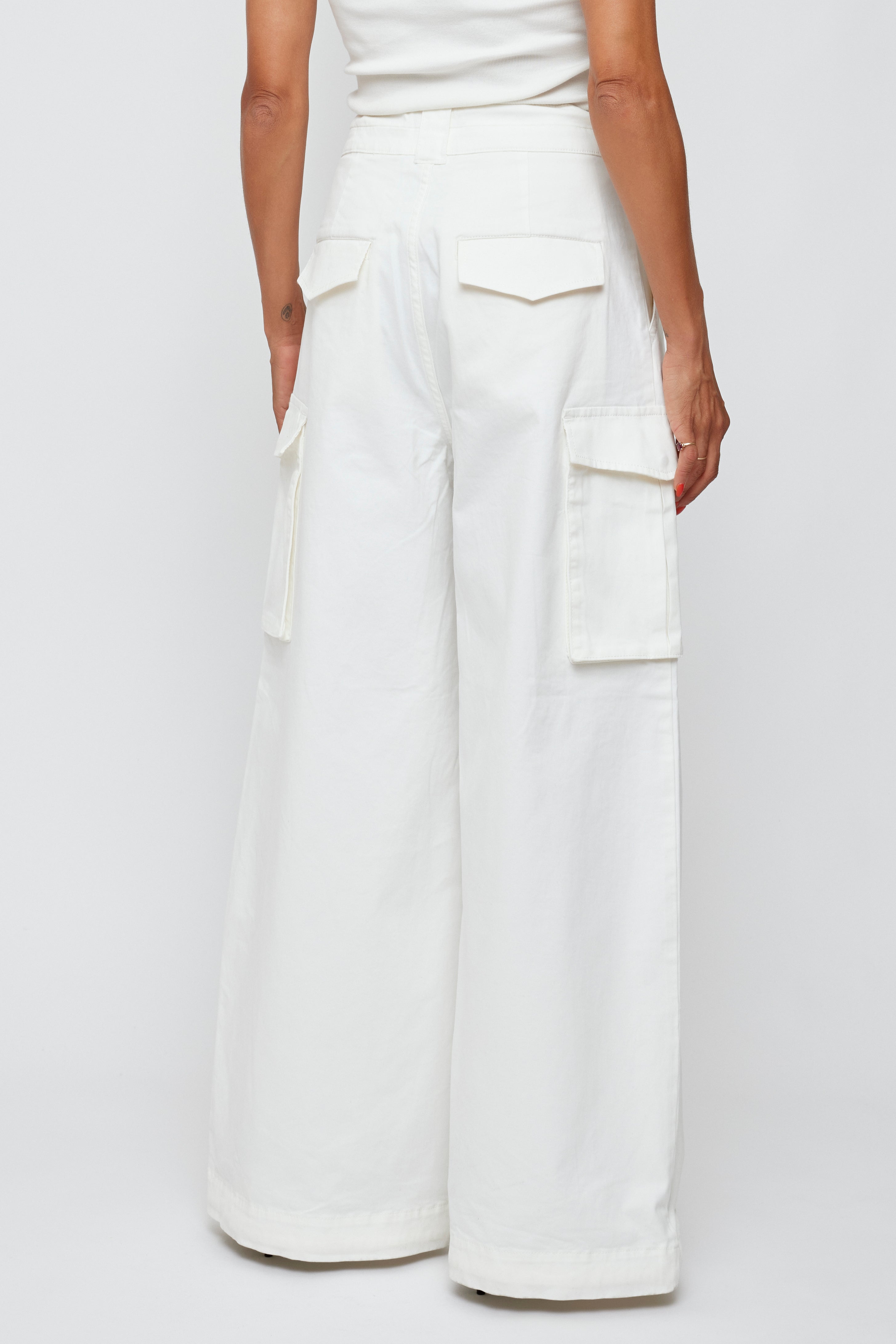 540ISC12-7101 White / XS