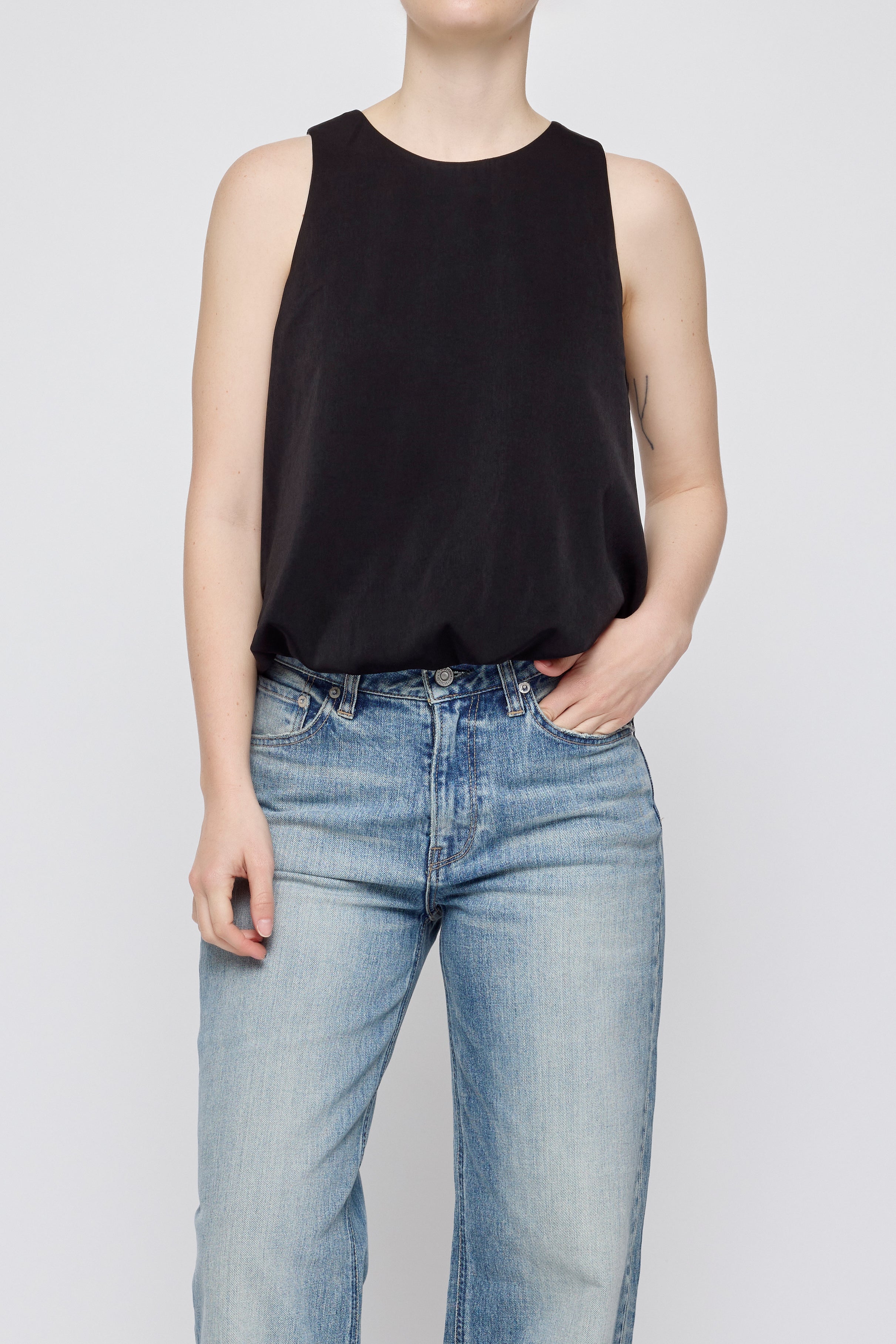 MV SCULPTED SATIN TOP Black / XS