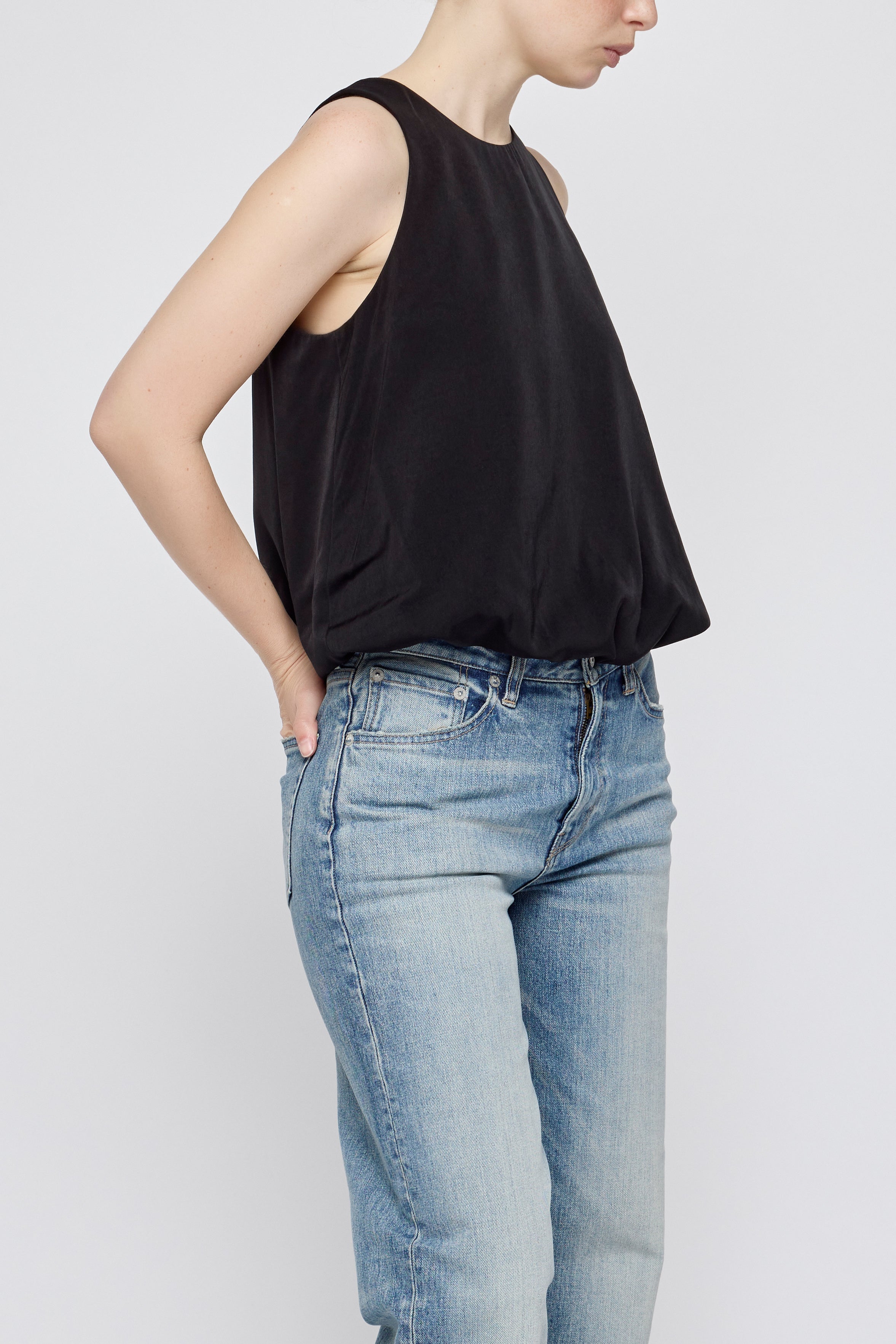 MV SCULPTED SATIN TOP Black / XS