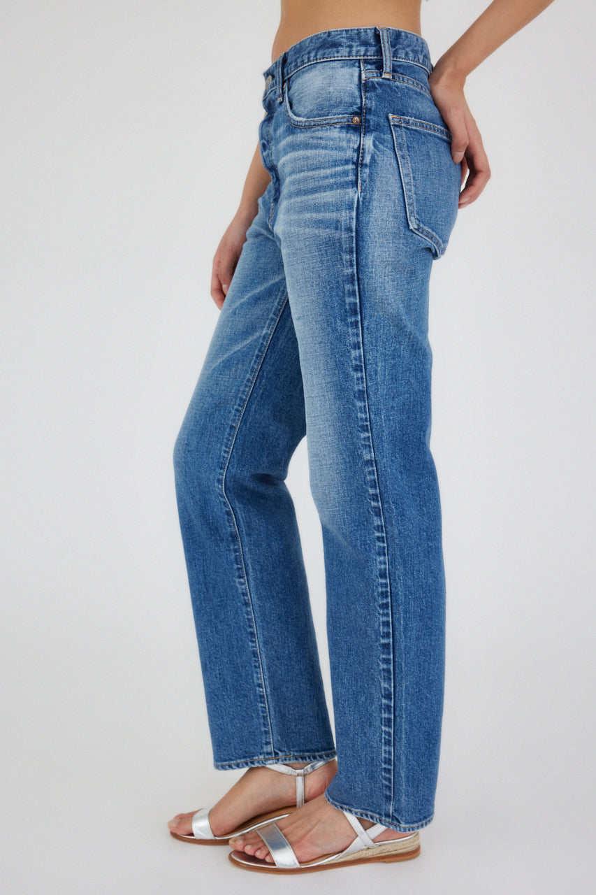 Moussy Medium Wash Straight Leg Jean (Size hotsell 23)