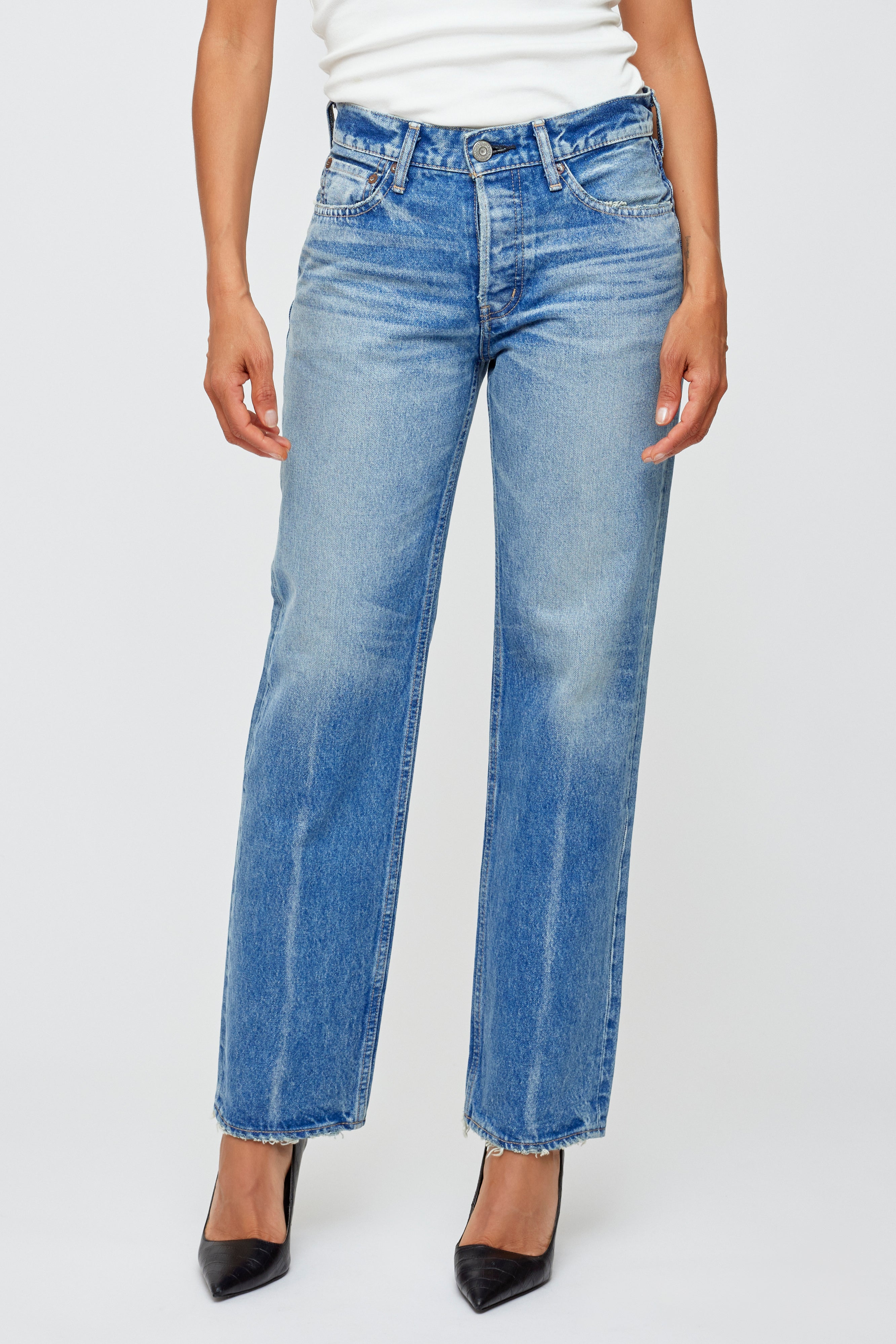 Moussy Medium Wash Straight Leg Jean (Size hotsell 23)